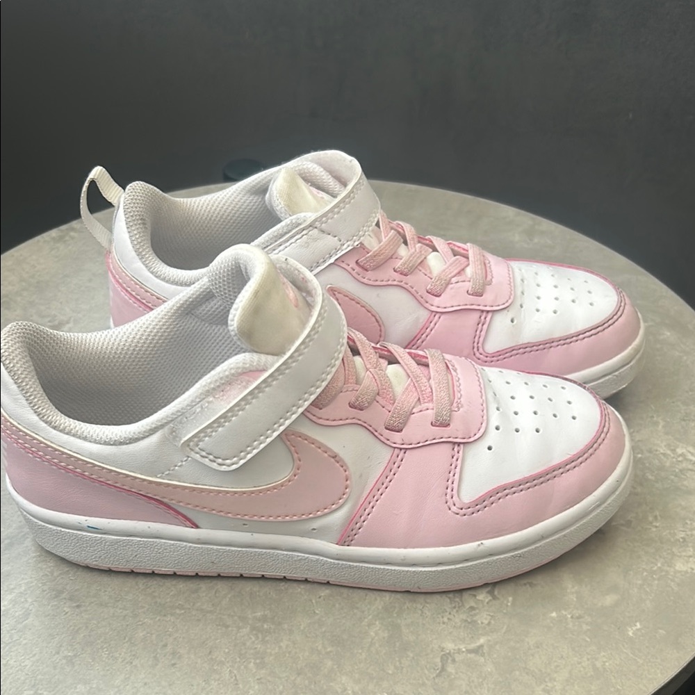 Nike Kids Sneakers in Pink and White